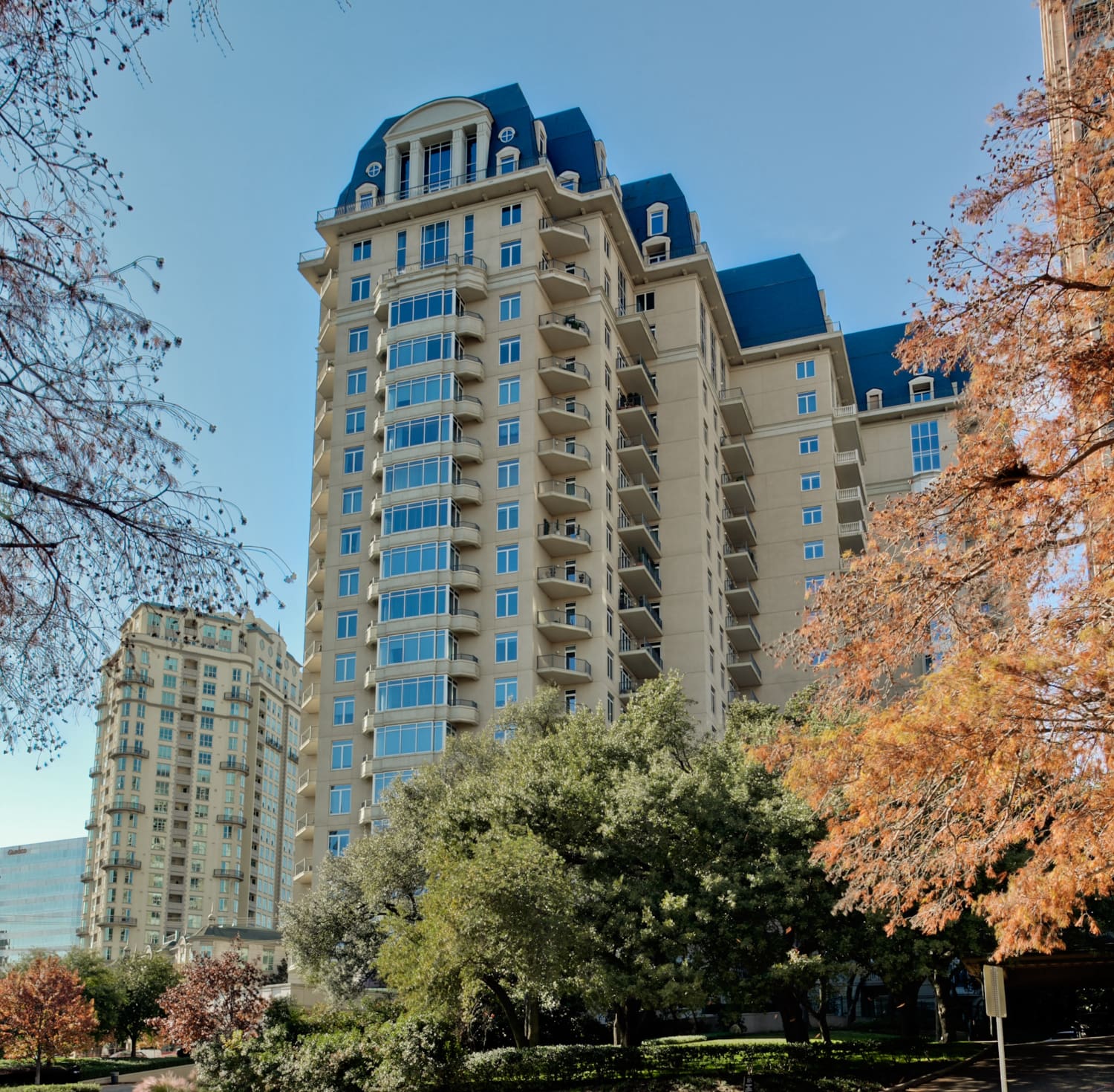 · Luxury 2BR 31stFloor | Stunning High-Rise Views | Condo in MIAMI